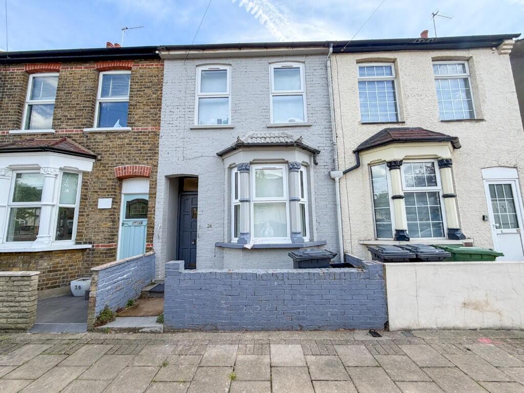 1 bed 1st Floor Flat for rent in Waltham Cross. From Castles Estate Agents - Waltham Abbey