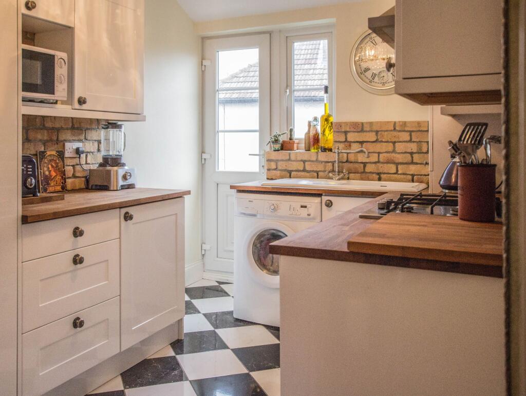 2 bed Apartment for rent in Twickenham. From Castor Bay Property Ltd - Twickenham