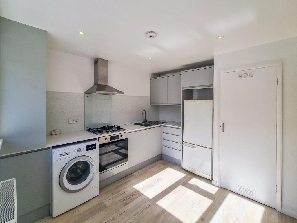 2 bed Apartment for rent in Twickenham. From Castor Bay Property Ltd - Twickenham