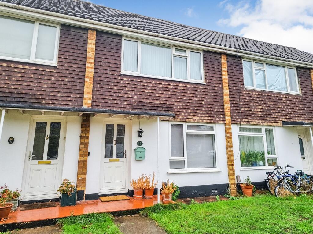 2 bed Mid Terraced House for rent in Twickenham. From Castor Bay Property Ltd - Twickenham