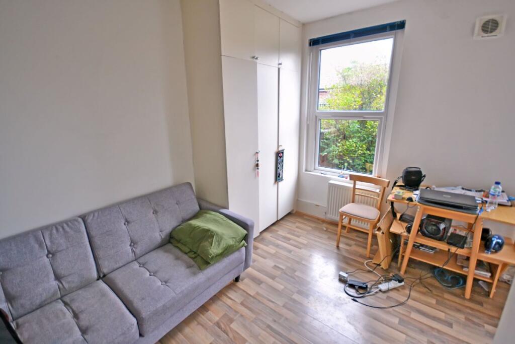 4 bed 1st Floor Flat for rent in Willesden. From Cedar Estates - West Hampstead 4 bed 1st Floor Flat for rent in Willesden. From Cedar Estates - West Hampstead