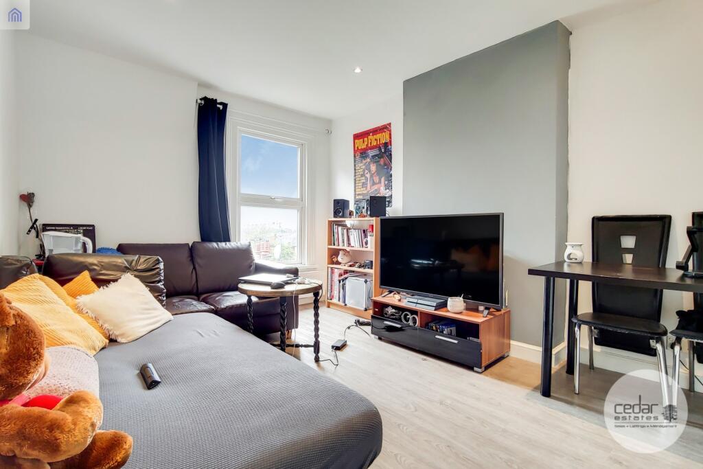2 bed 1st Floor Flat for rent in Hampstead. From Cedar Estates - West Hampstead