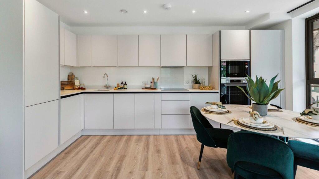 2 bed 1st Floor Flat for rent in . From Cedar Estates - West Hampstead