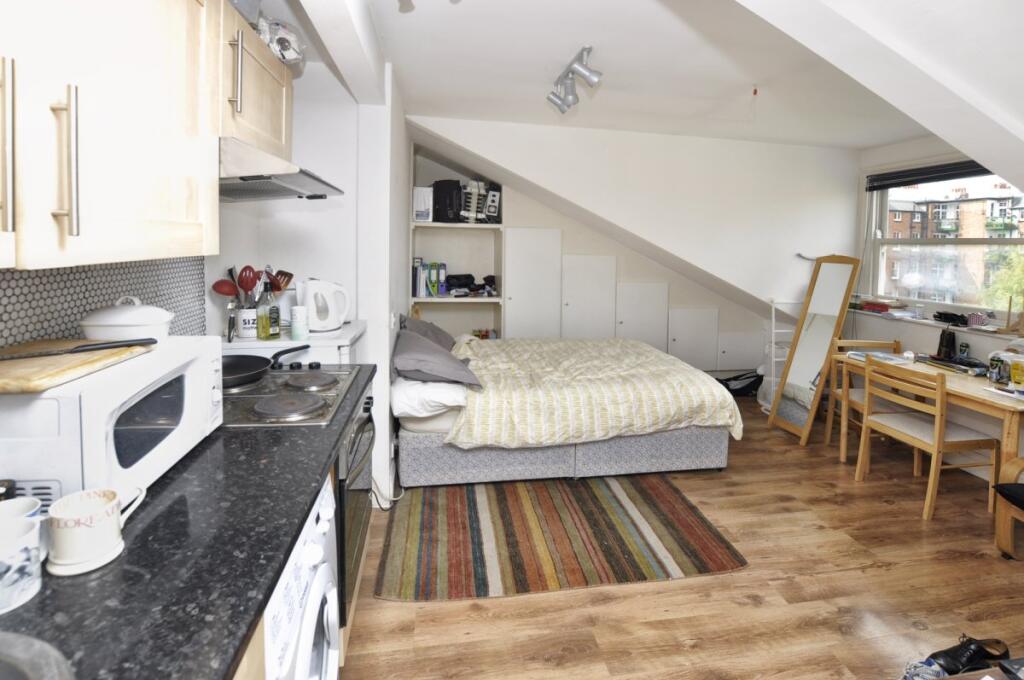 4 bed 1st Floor Flat for rent in Hampstead. From Cedar Estates - West Hampstead