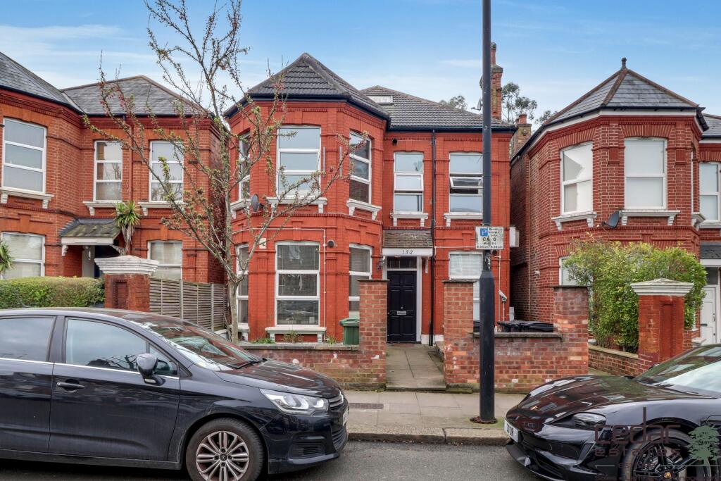 3 bed 1st Floor Flat for rent in Willesden. From Cedar Estates - West Hampstead