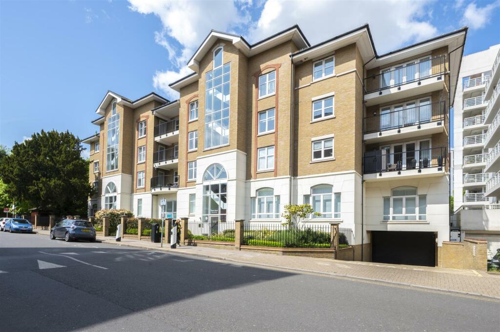 2 bed Apartment for rent in London. From Chamberland Residential