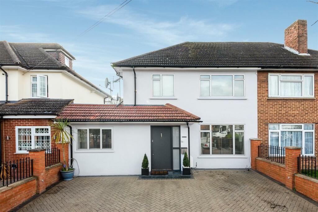 5 bed Detached House for rent in London. From Chamberland Residential