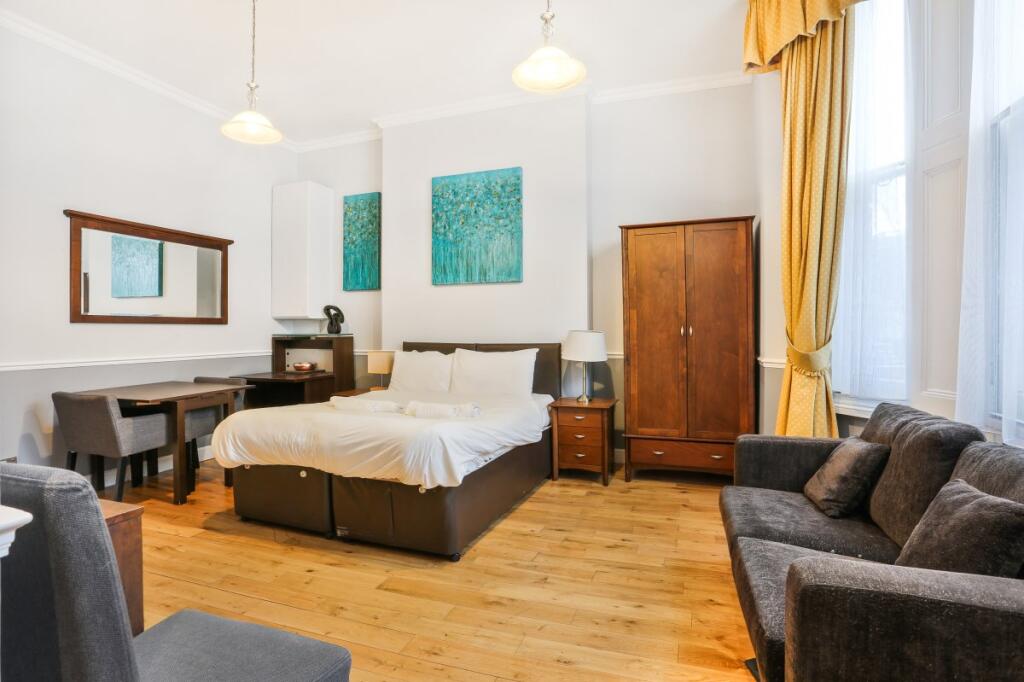 4 bed Apartment for rent in Hammersmith. From Champions - London