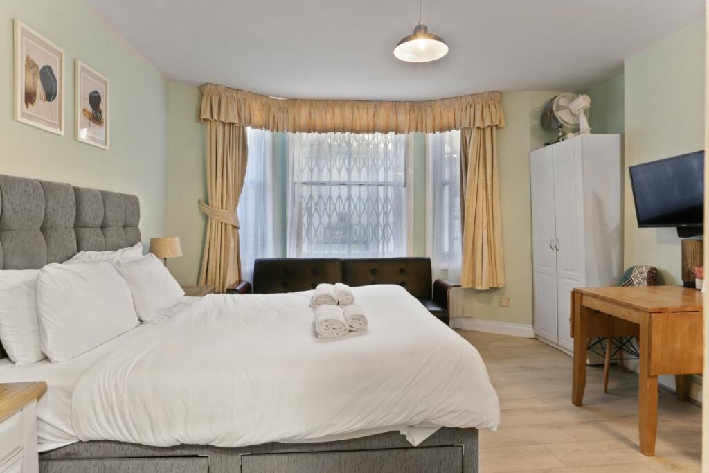 4 bed Apartment for rent in Hammersmith. From Champions - London 4 bed Apartment for rent in Hammersmith. From Champions - London