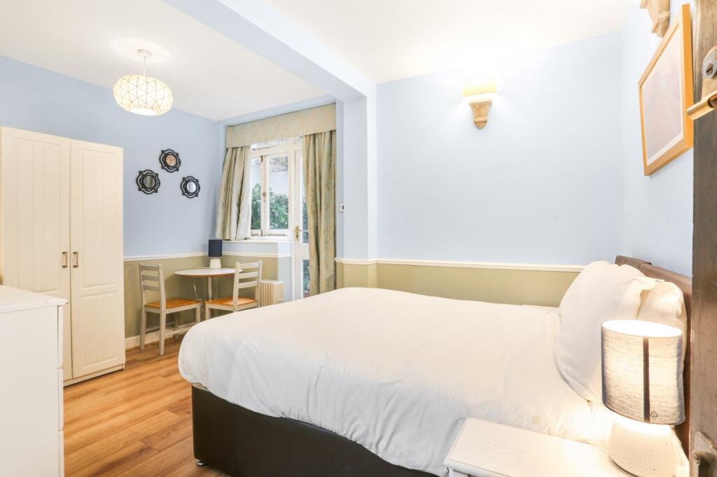 4 bed Apartment for rent in Hammersmith. From Champions - London