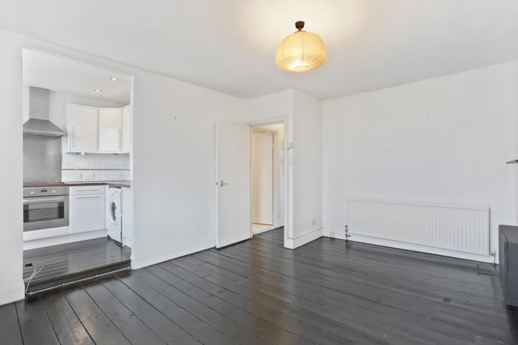 1 bed 1st Floor Flat for rent in Kensington. From Champions - London