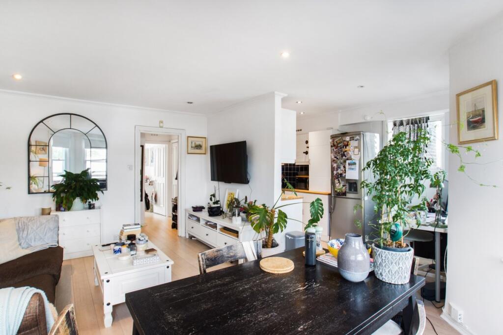 1 bed Apartment for rent in Kensington. From Champions - London