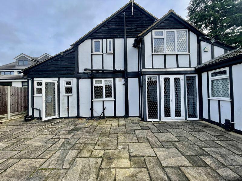 4 bed Detached House for rent in Uxbridge. From Lords Associates of London
