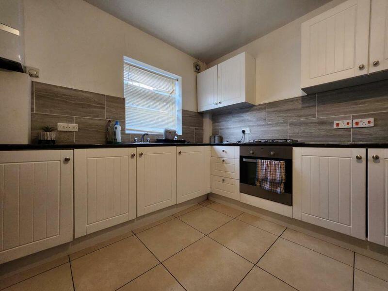 5 bed Semi-Detached House for rent in Slough. From Lords Associates of London