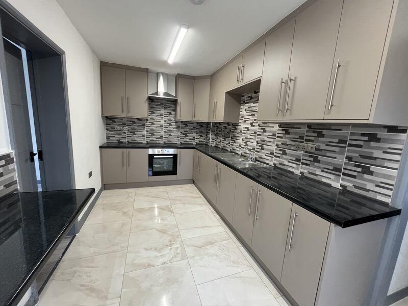 6 bed Semi-Detached House for rent in West Drayton. From Lords Associates of London