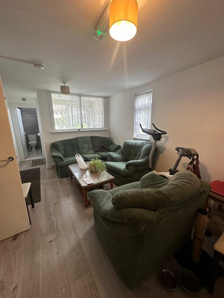7 bed Mid Terraced House for rent in Hounslow. From Lords Associates of London