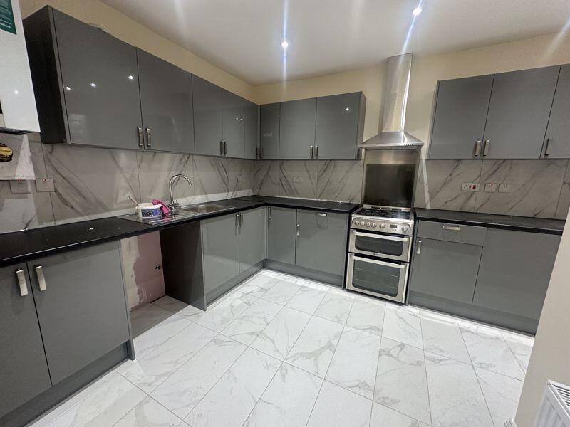 6 bed Semi Detached for rent in Southall. From Lords Associates of London 6 bed Semi Detached for rent in Southall. From Lords Associates of London