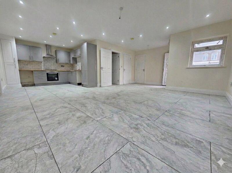 3 bed Detached bungalow for rent in Willenhall. From Lords Associates of London 3 bed Detached bungalow for rent in Willenhall. From Lords Associates of London