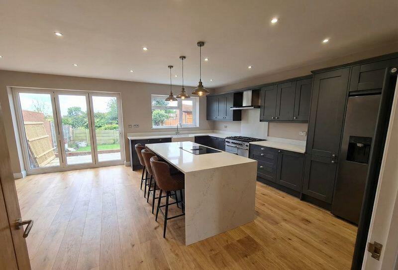 5 bed Semi Detached for rent in Bilston. From Lords Associates of London 5 bed Semi Detached for rent in Bilston. From Lords Associates of London