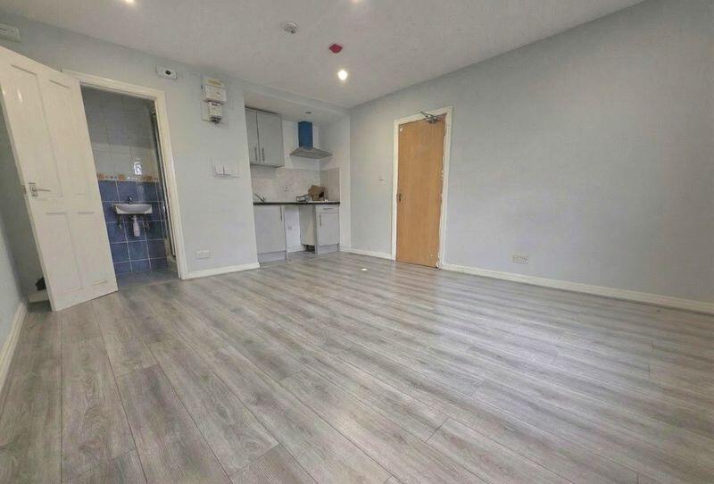 9 bed Mid Terraced House for rent in Wednesbury. From Lords Associates of London