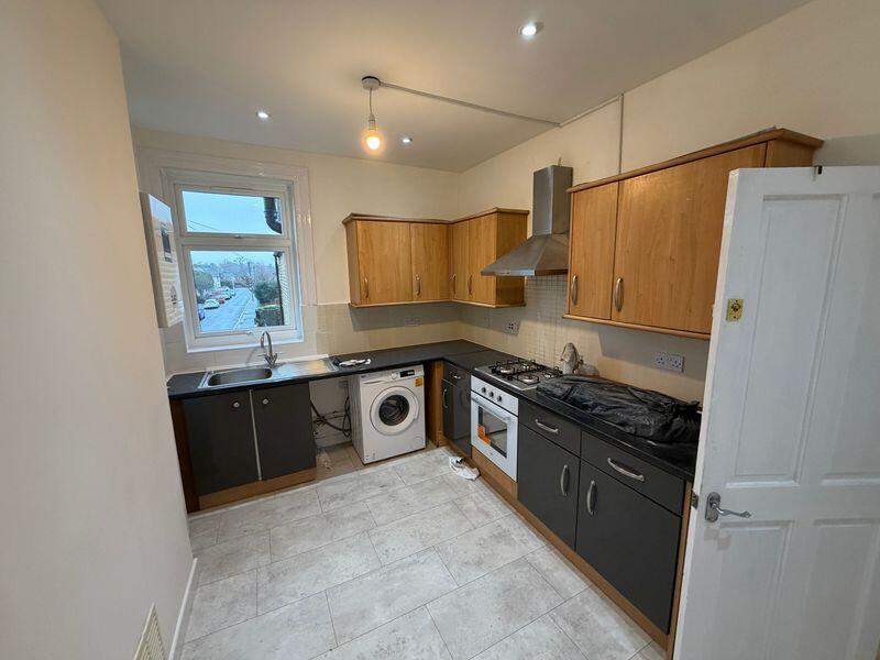 2 bed 1st Floor Flat for rent in Uxbridge. From Lords Associates of London 2 bed 1st Floor Flat for rent in Uxbridge. From Lords Associates of London