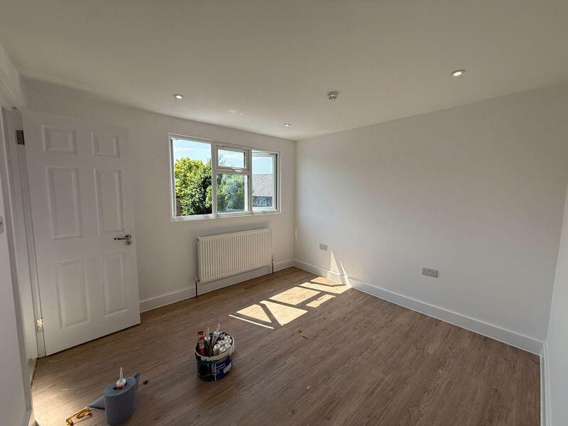 6 bed Semi Detached for rent in Uxbridge. From Lords Associates of London 6 bed Semi Detached for rent in Uxbridge. From Lords Associates of London