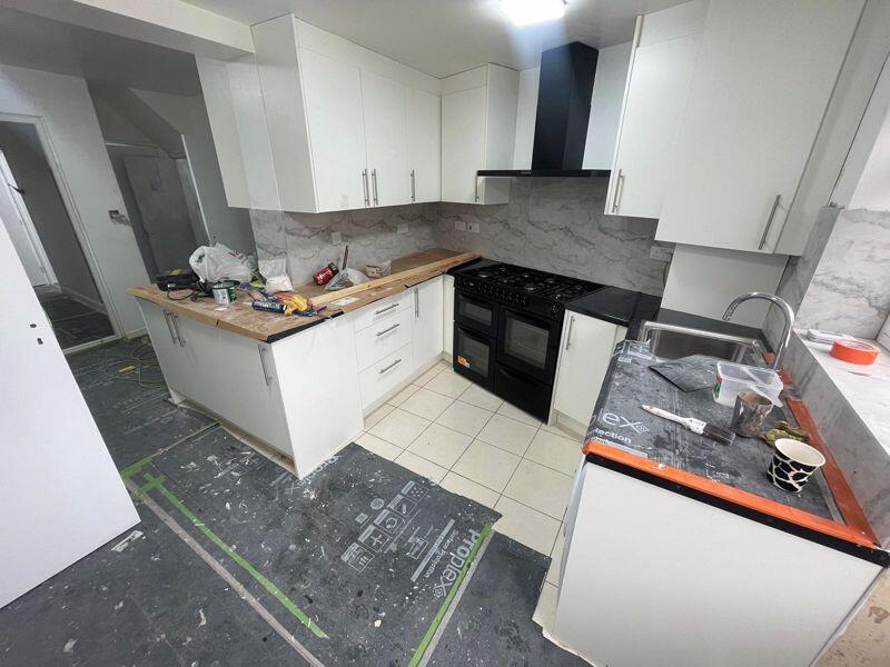 7 bed Semi Detached for rent in Hayes. From Lords Associates of London 7 bed Semi Detached for rent in Hayes. From Lords Associates of London