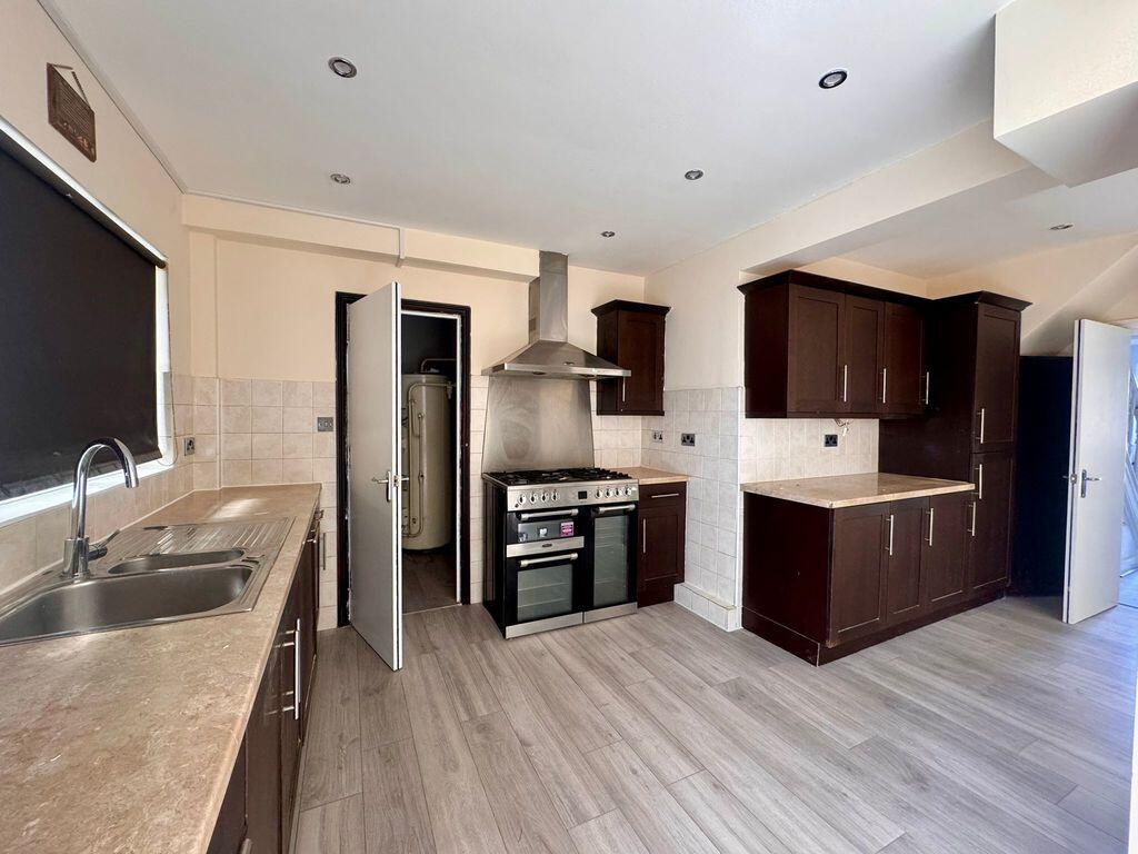 6 bed Mid Terraced House for rent in Hayes. From Lords Associates of London