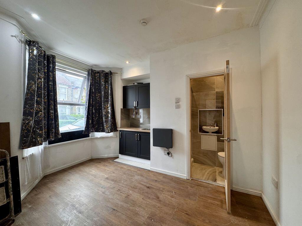 6 bed Mid Terraced House for rent in London. From Lords Associates of London 6 bed Mid Terraced House for rent in London. From Lords Associates of London