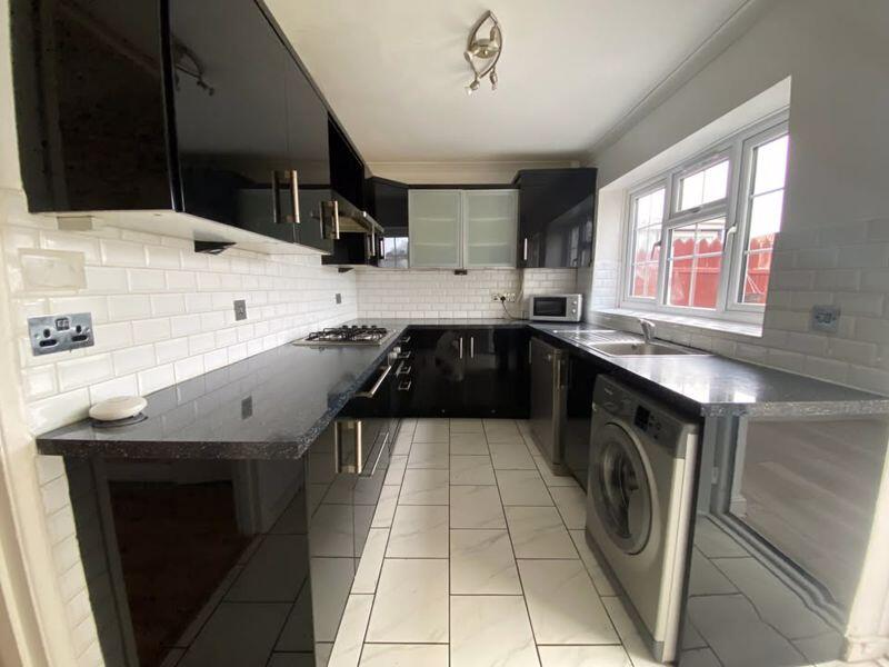 3 bed Detached for rent in Slough. From Lords Associates of London