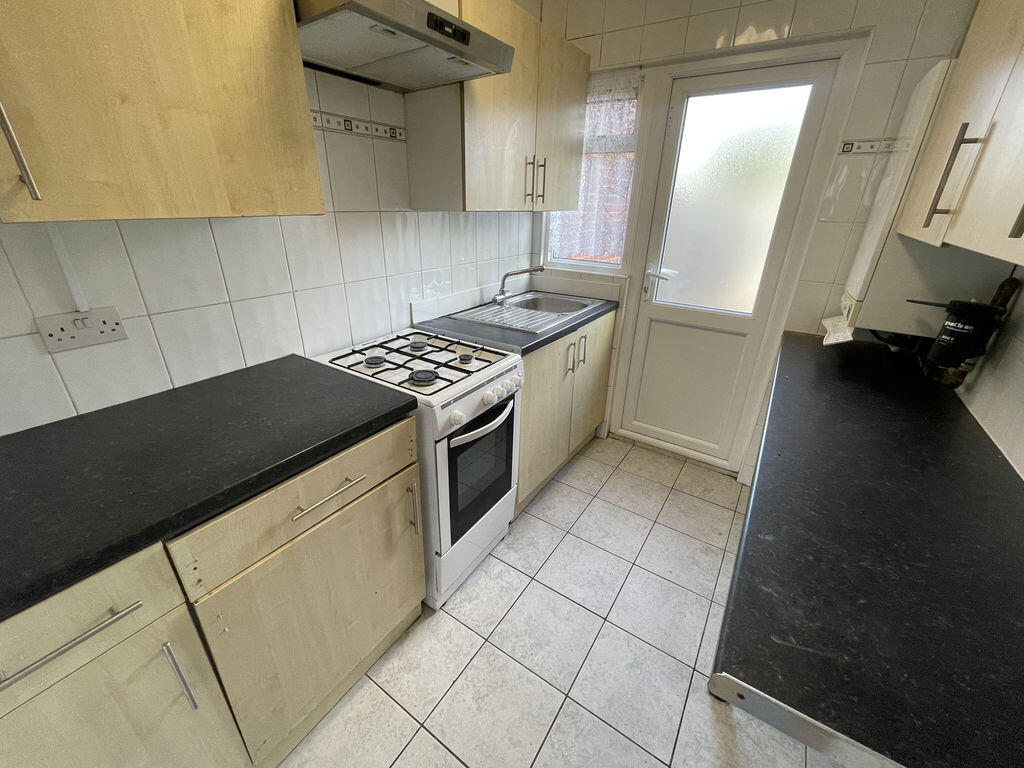 4 bed Semi Detached for rent in Hayes. From Lords Associates of London