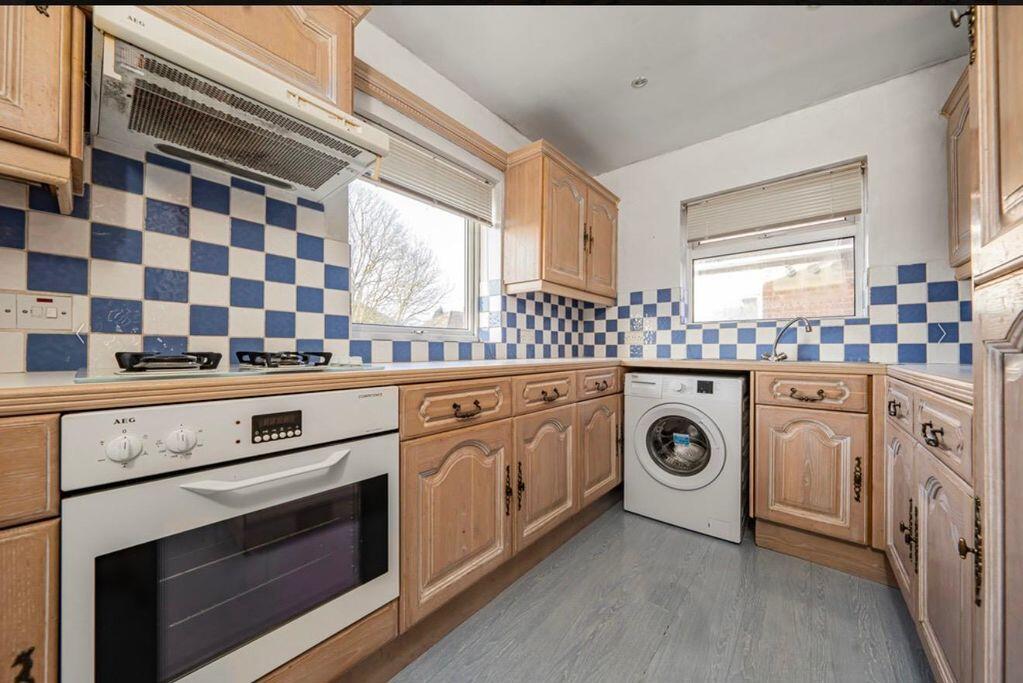 2 bed 1st Floor Flat for rent in Hayes. From Lords Associates of London