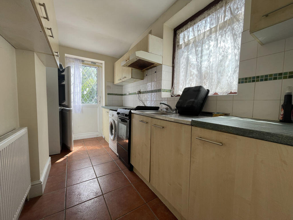 4 bed Semi Detached for rent in Hayes. From Lords Associates of London 4 bed Semi Detached for rent in Hayes. From Lords Associates of London