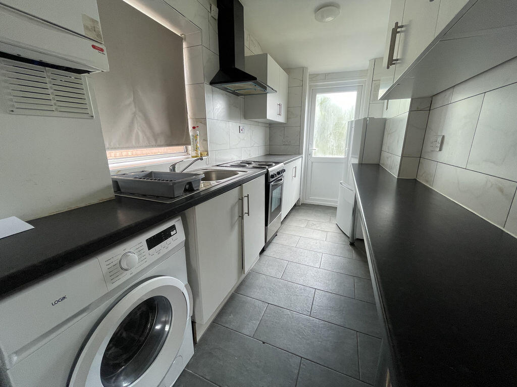 4 bed Semi Detached for rent in Hayes. From Lords Associates of London 4 bed Semi Detached for rent in Hayes. From Lords Associates of London