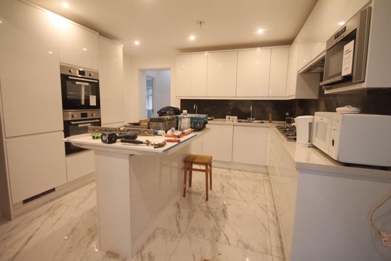 6 bed Mid Terraced House for rent in Yiewsley. From Lords Associates of London