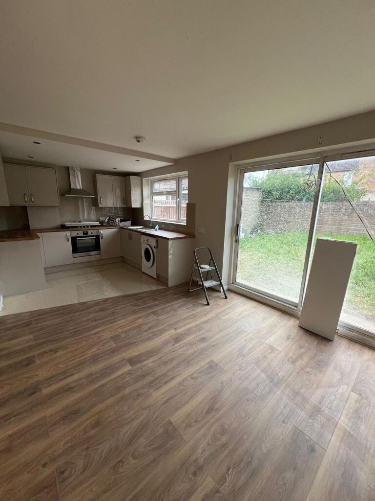 2 bed 1st Floor Flat for rent in Harrow. From Lords Associates of London