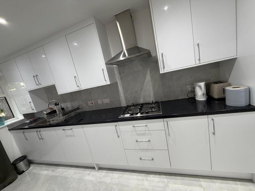 1 bed Semi-detached bungalow for rent in Windsor. From Lords Associates of London