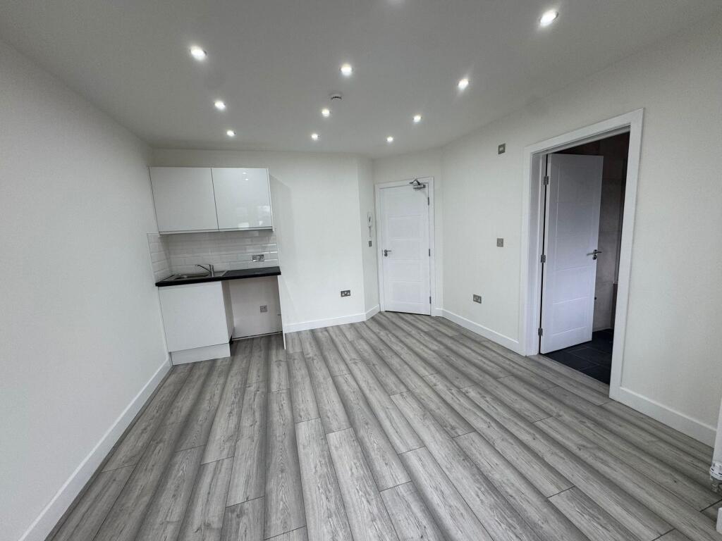 5 bed Detached for rent in West Bromwich. From Lords Associates of London
