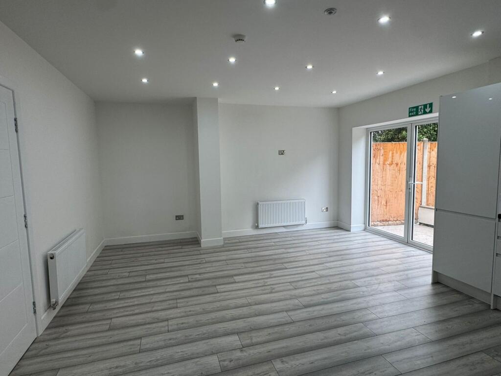 5 bed Semi Detached for rent in West Bromwich. From Lords Associates of London