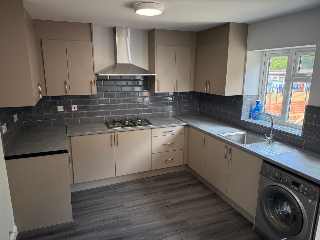 4 bed Semi Detached for rent in Hayes. From Lords Associates of London