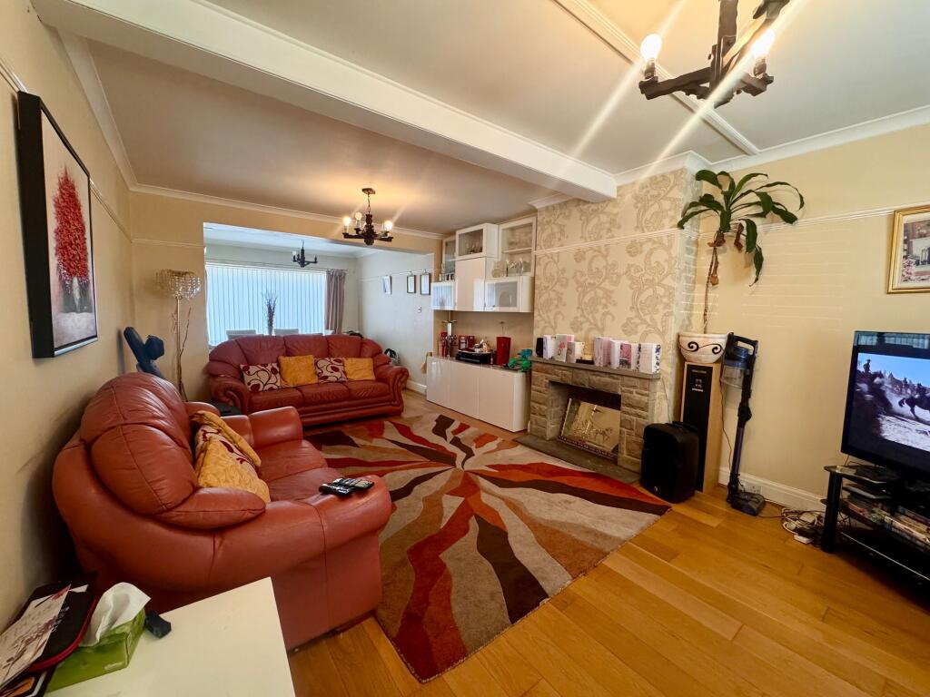 4 bed End of Terrace for rent in Greenford. From Lords Associates of London