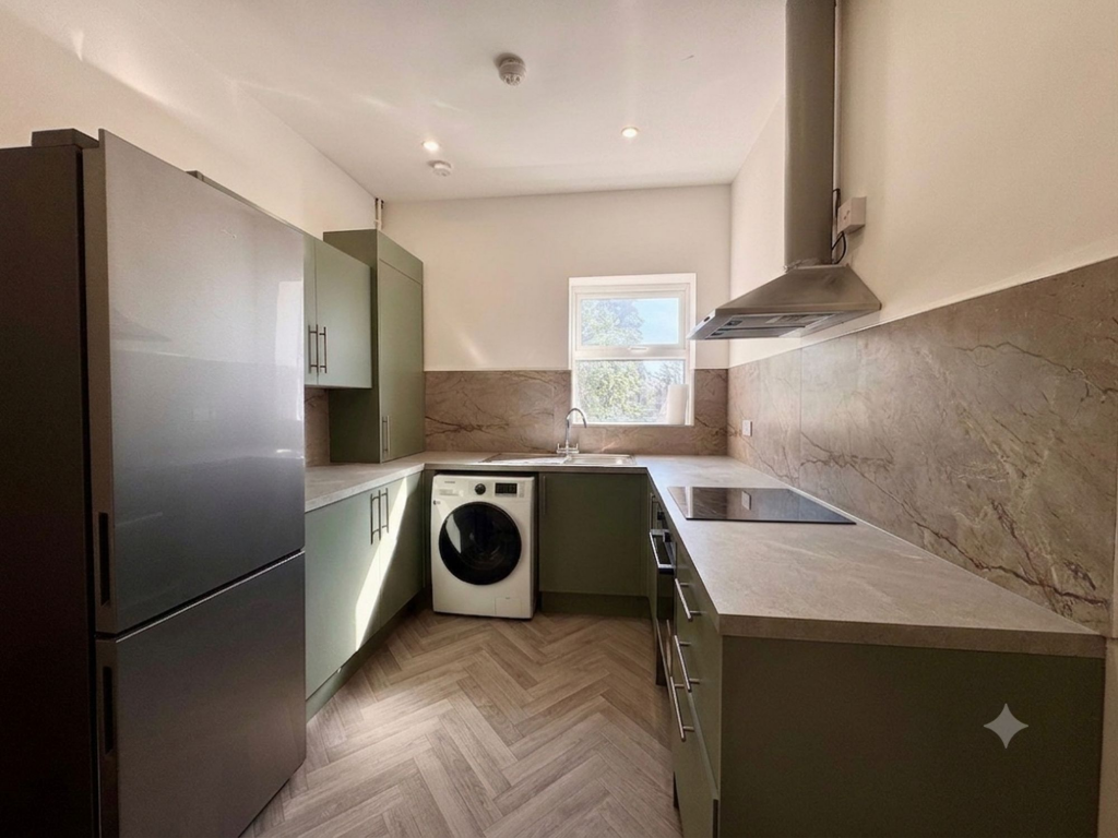 3 bed 1st Floor Flat for rent in Yiewsley. From Lords Associates of London 3 bed 1st Floor Flat for rent in Yiewsley. From Lords Associates of London