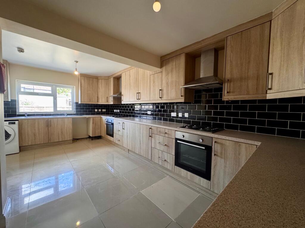 7 bed Mid Terraced House for rent in Hayes. From Lords Associates of London 7 bed Mid Terraced House for rent in Hayes. From Lords Associates of London