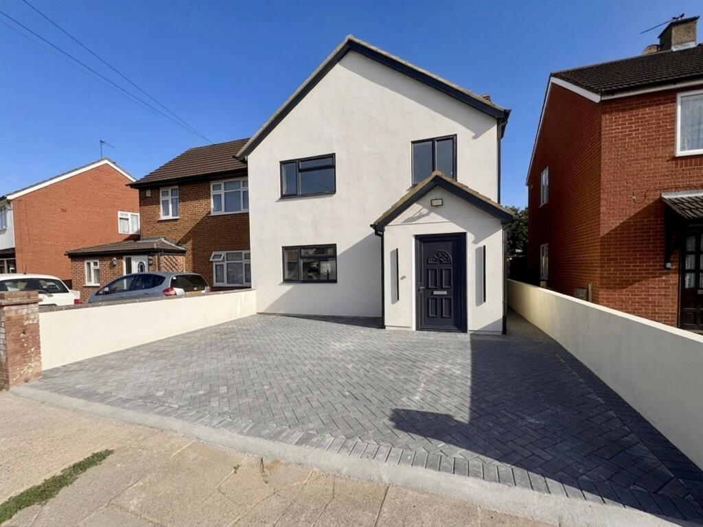 5 bed Semi Detached for rent in Hounslow. From Lords Associates of London 5 bed Semi Detached for rent in Hounslow. From Lords Associates of London