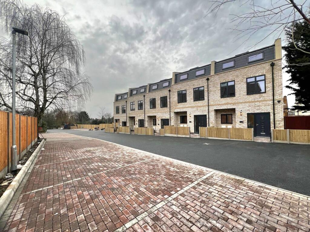 4 bed Mid Terraced House for rent in Harrow. From Lords Associates of London