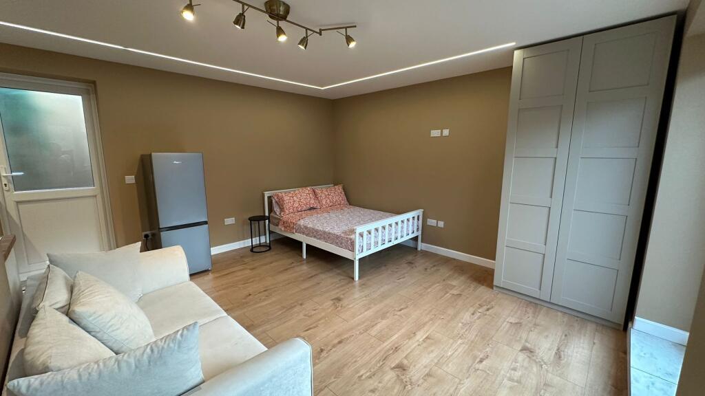 4 bed Studio for rent in Hayes. From Lords Associates of London