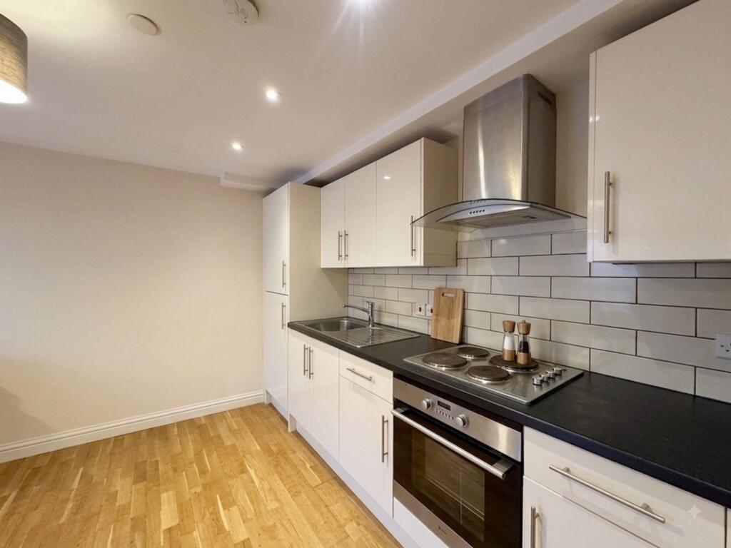 1 bed 1st Floor Flat for rent in Slough. From Lords Associates of London