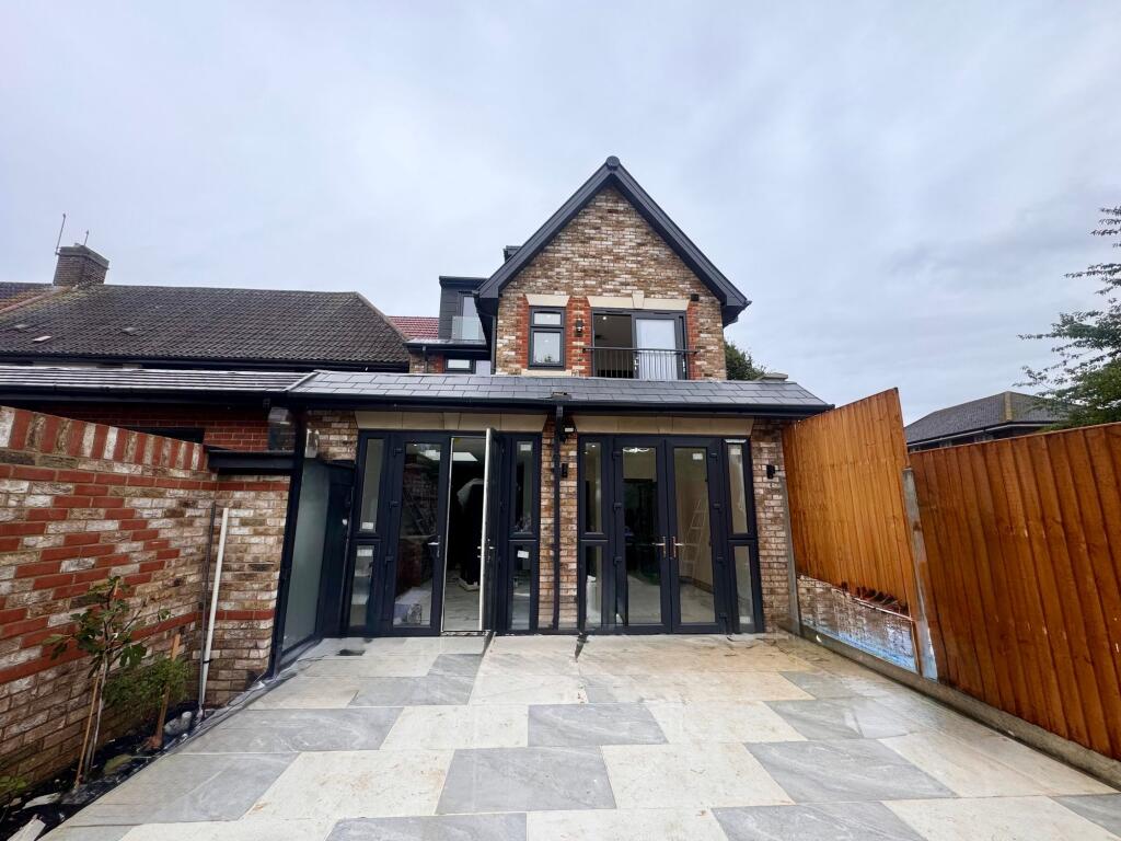 8 bed Mid Terraced House for rent in Southall. From Lords Associates of London