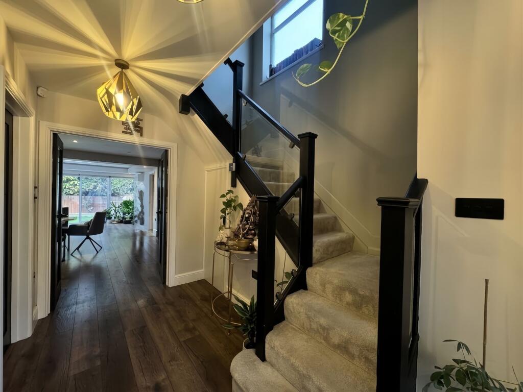 6 bed Detached for rent in Northwood. From Lords Associates of London 6 bed Detached for rent in Northwood. From Lords Associates of London