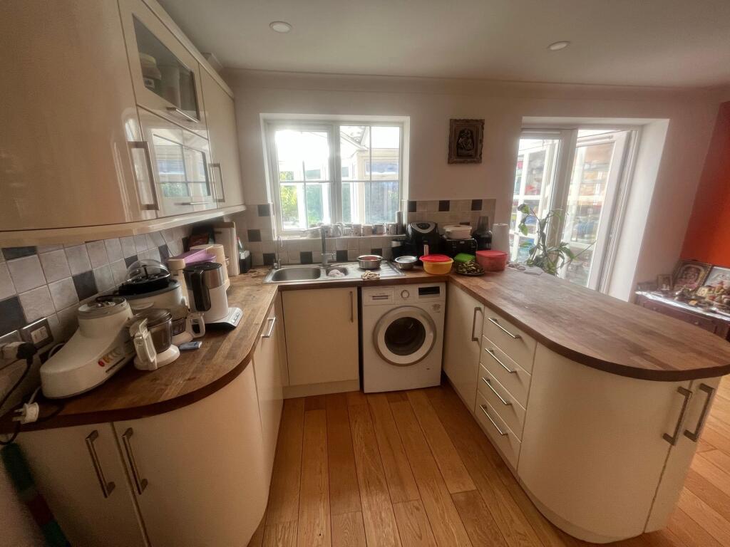 3 bed Detached for rent in Slough. From Lords Associates of London